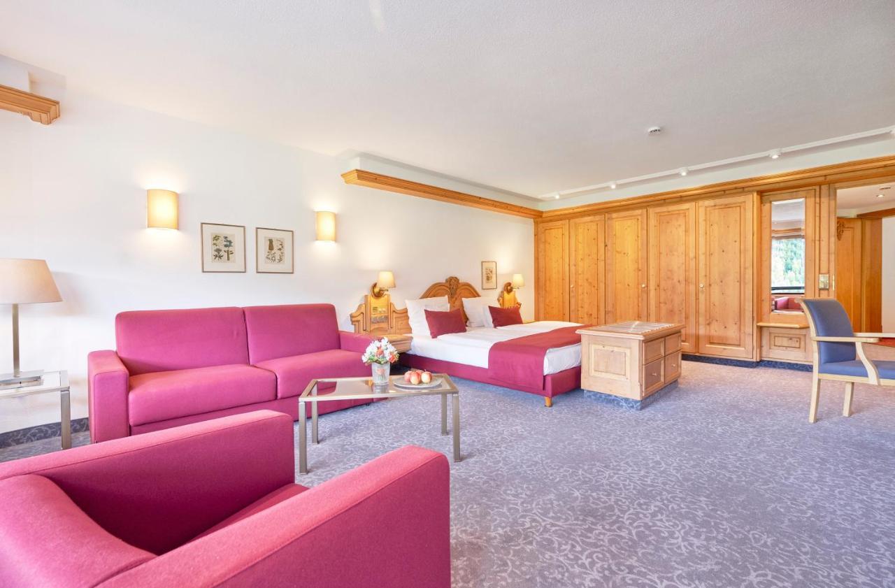 Hotel Traube Tonbach Байрсброн Экстерьер фото