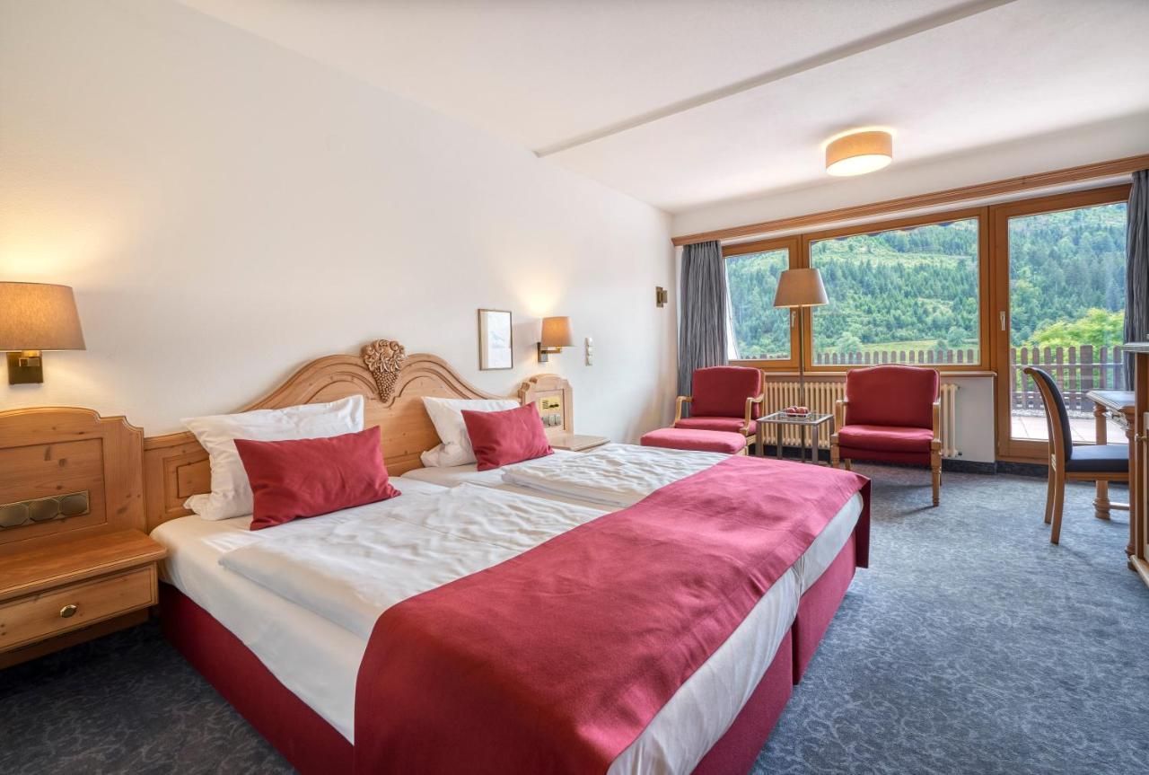 Hotel Traube Tonbach Байрсброн Экстерьер фото