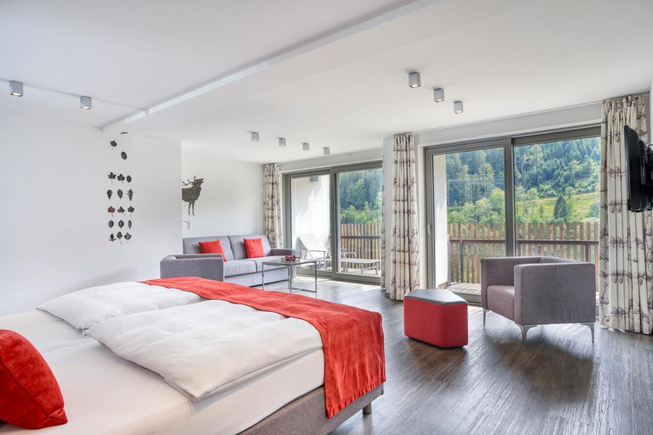 Hotel Traube Tonbach Байрсброн Экстерьер фото