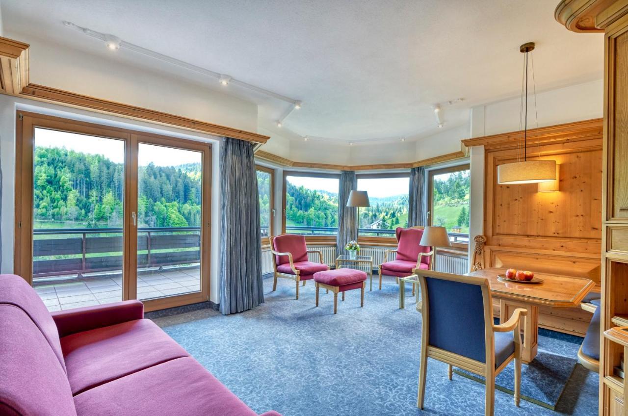 Hotel Traube Tonbach Байрсброн Экстерьер фото