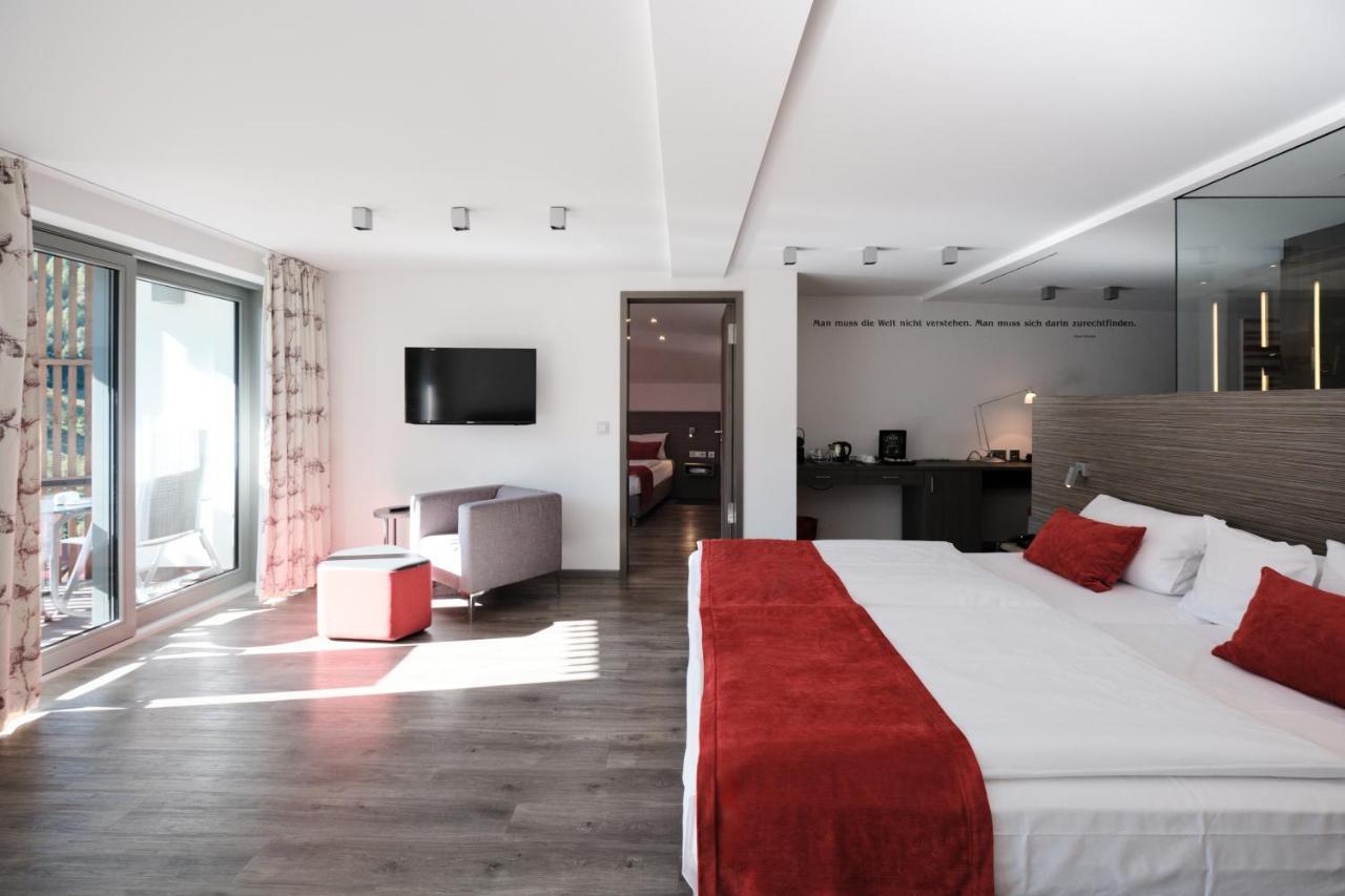 Hotel Traube Tonbach Байрсброн Экстерьер фото