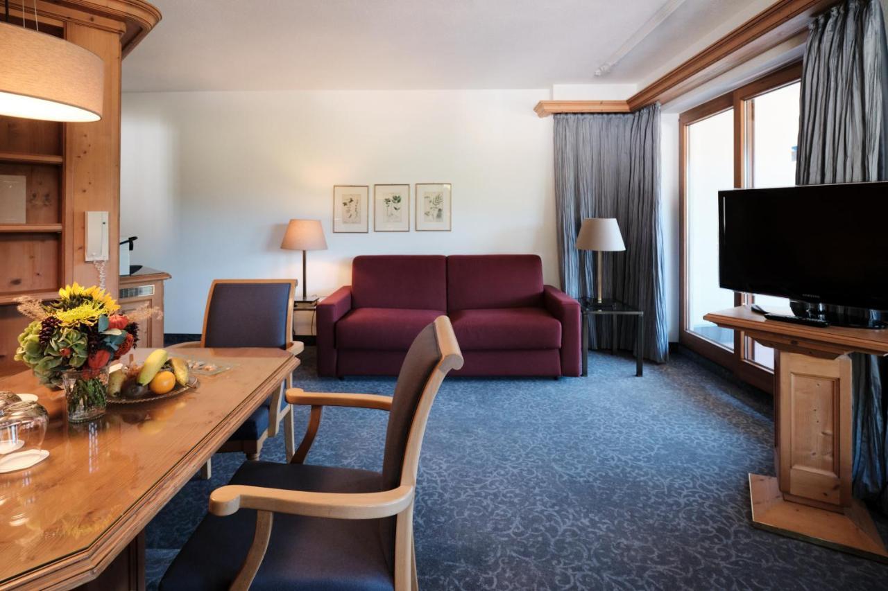 Hotel Traube Tonbach Байрсброн Экстерьер фото